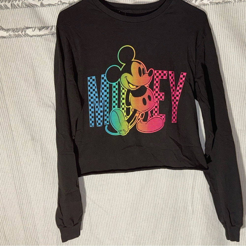 Vintage Disney black multi colored long sleeve cropped top in great condition.